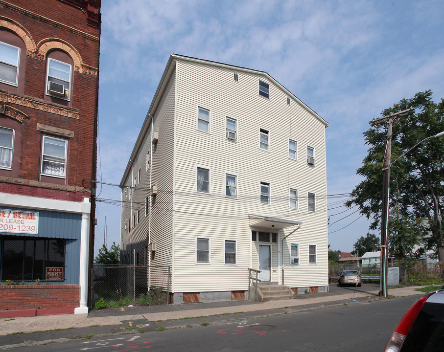 126 High St in New Britain, CT - Building Photo