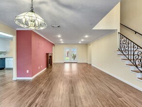 1814 Oak Valley Dr in Kemah, TX - Building Photo - Building Photo