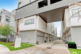 5905 E Post Oak Ln in Houston, TX - Building Photo - Building Photo