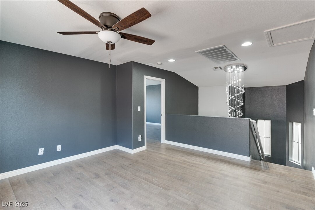 6148 Withrow Downs St in North Las Vegas, NV - Foto de edificio