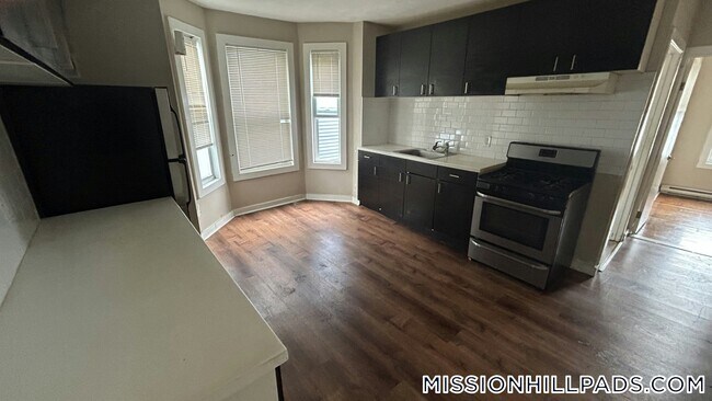 121 George St, Unit 2 in Boston, MA - Building Photo - Building Photo