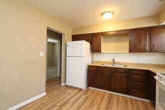 6629 Ashbrooke Drive in Pewee Valley, KY - Building Photo - Building Photo