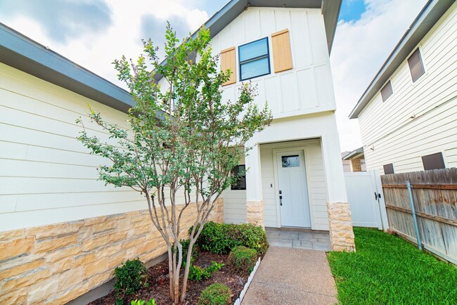 1108 Larvotto Loop in Laredo, TX - Building Photo - Building Photo