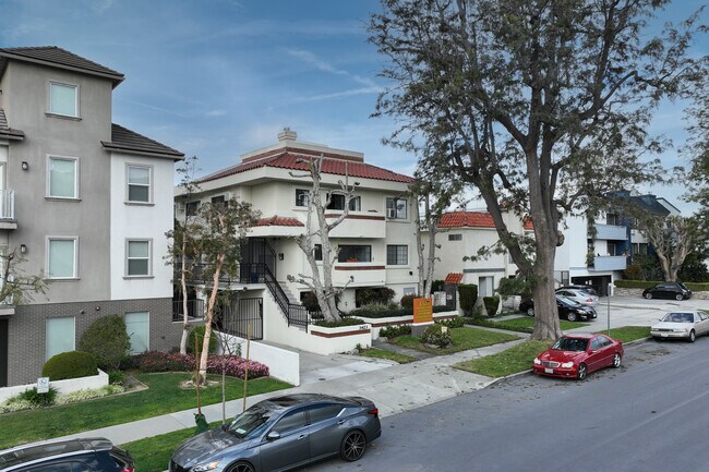 Lido Apartments - 3423 Mentone Ave in Los Angeles, CA - Foto de edificio - Building Photo