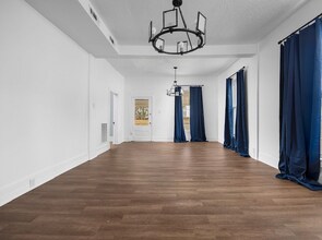 304 Plum St-Unit -B in Florence, AL - Foto de edificio - Building Photo