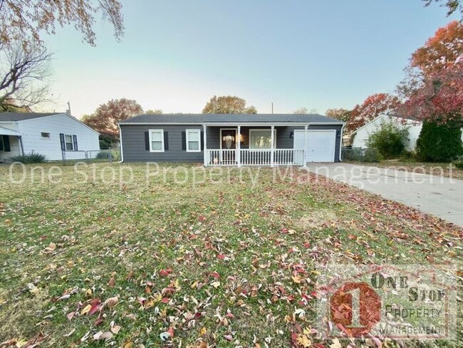 property at 1306 N Redwood Dr