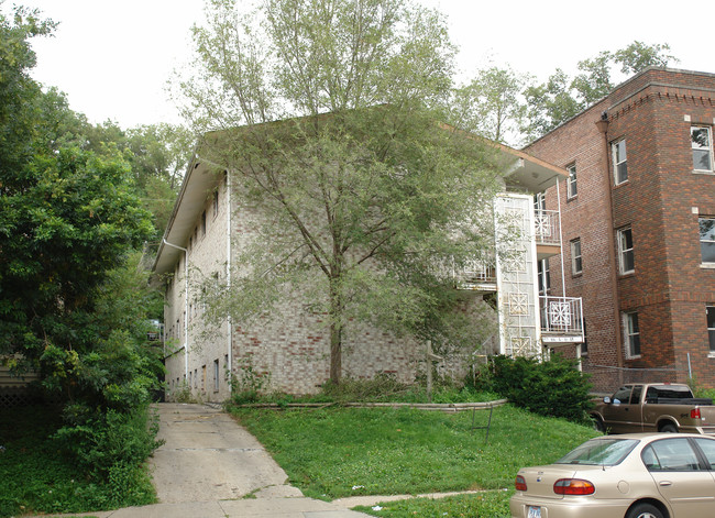 The Slip In in Omaha, NE - Foto de edificio - Building Photo