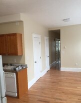 882 Huntington Ave, Unit 5 in Boston, MA - Building Photo