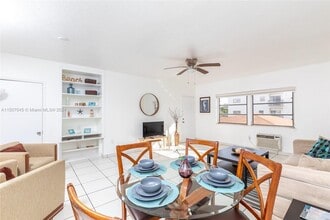 1982 Marseille Dr, Unit 4 in Miami Beach, FL - Foto de edificio - Building Photo