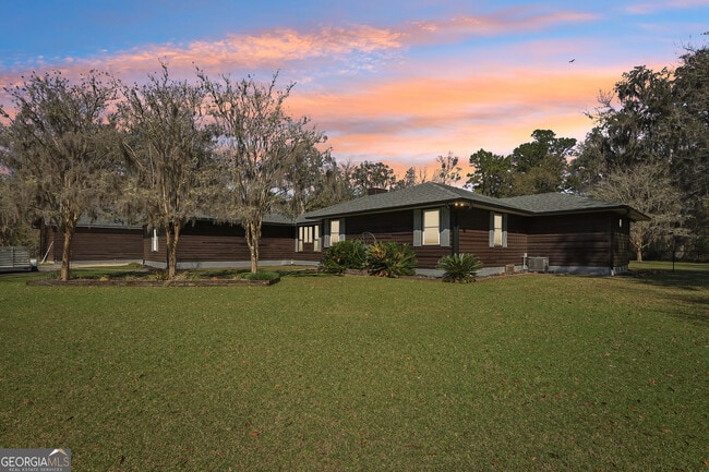 property at 325 White Oak Pl