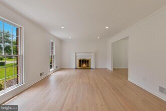 1912 Hull Rd in Vienna, VA - Building Photo - Building Photo