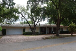 189 Edgewater Dr in Coral Gables, FL - Building Photo