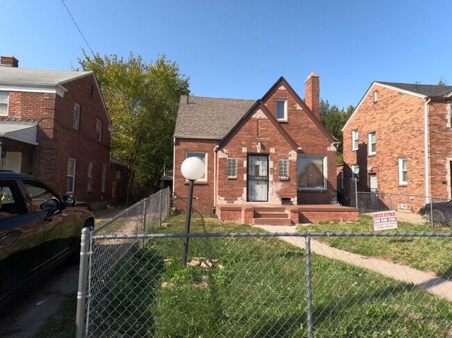 property at 11535 Kenmoor St