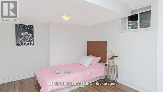 92 Enford Cres in Brampton, ON - Building Photo - Building Photo