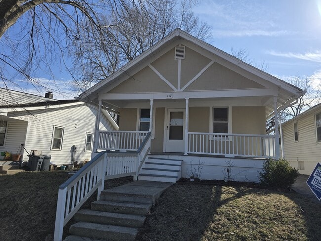 property at 417 W Walnut St