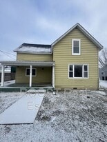 908 John St in Washington Court House, OH - Building Photo