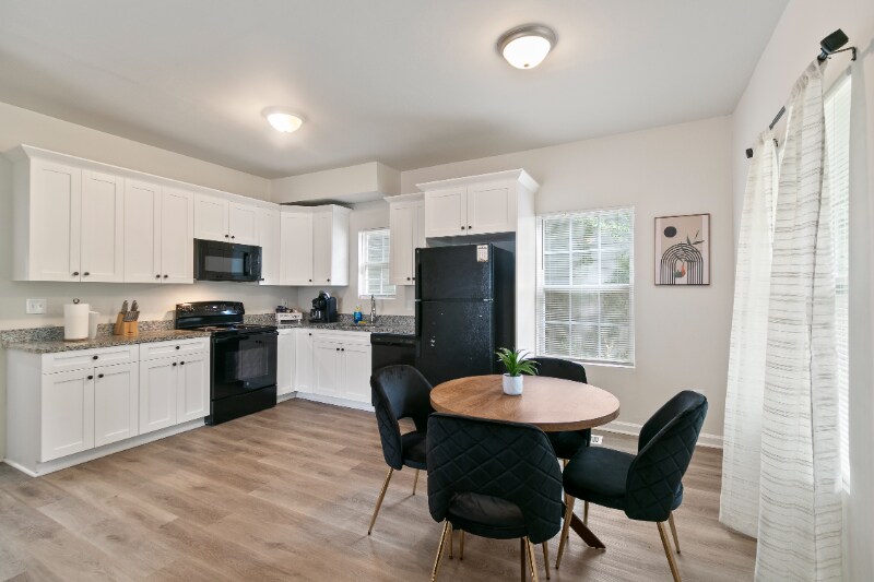 987 Dimmock St SW in Atlanta, GA - Building Photo