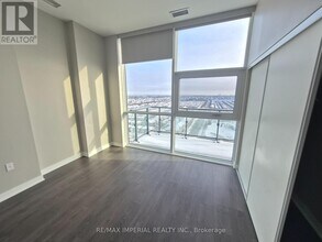 75 Oneida Crescent in Richmond Hill, ON - Building Photo - Building Photo