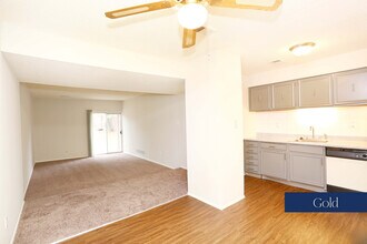 Kensington Square Apartments in Florissant, MO - Foto de edificio - Building Photo