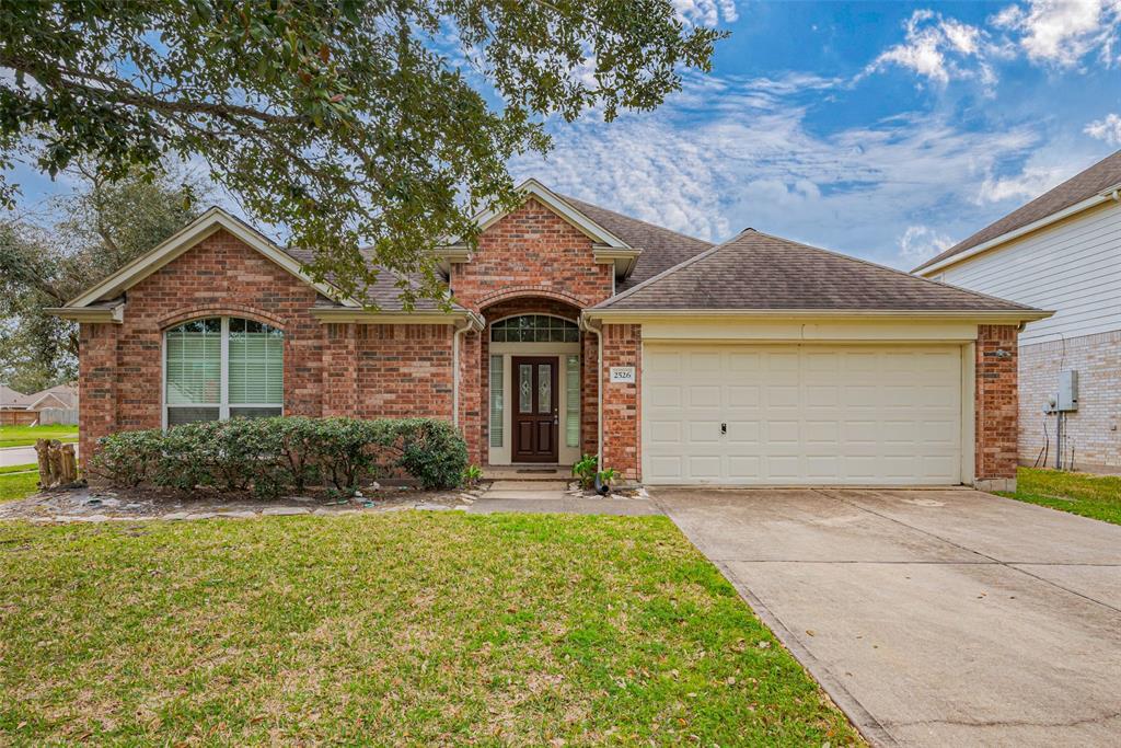 2526 Sunlight Ln in Pearland, TX - Foto de edificio