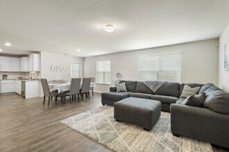 4773 Chalk Flts in San Antonio, TX - Foto de edificio - Building Photo