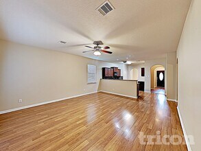 6923 Musclewood Rd in Baytown, TX - Foto de edificio - Building Photo