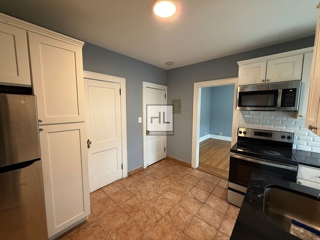 FOREST AVENUE, Unit 2 in Staten Island, NY - Foto de edificio - Building Photo