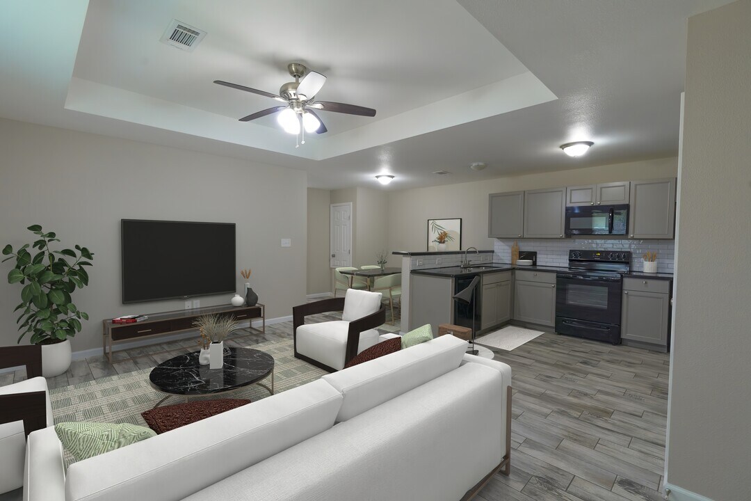 4504 Bob Hall Rd in Orange, TX - Building Photo