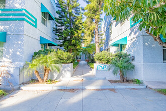 Ocean Park in Long Beach, CA - Foto de edificio - Building Photo