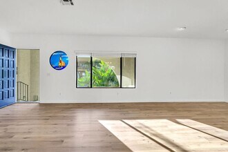 4045 Riviera Dr in San Diego, CA - Building Photo - Building Photo