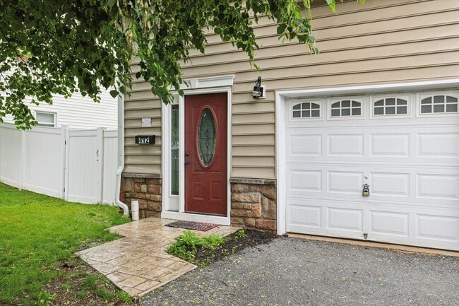 412 Heckle St in Phoenixville, PA - Building Photo - Building Photo