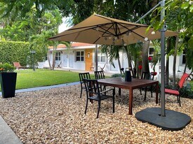 471 NE 37th St in Miami, FL - Building Photo