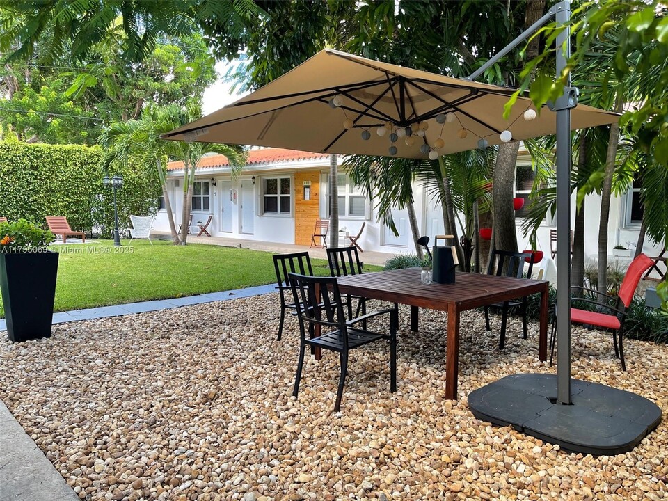 471 NE 37th St in Miami, FL - Building Photo