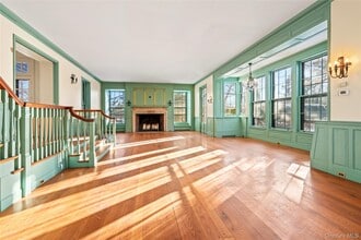 203 Store Hill Rd in Old Westbury, NY - Building Photo - Building Photo