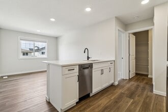 20748-20724 24 Ave NW in Edmonton, AB - Building Photo - Building Photo