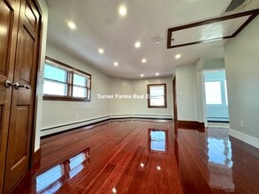 63 Upland Rd, Unit 2 in Winthrop, MA - Foto de edificio - Building Photo