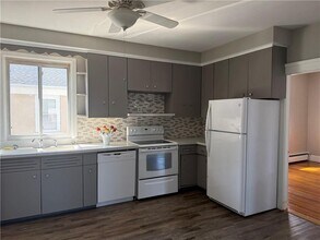 10 Knight St in Cranston, RI - Building Photo - Building Photo