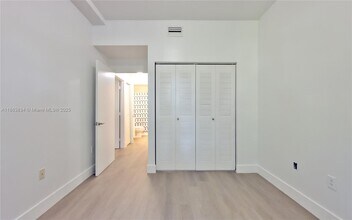 7200 NW 114th Ave in Doral, FL - Building Photo - Building Photo