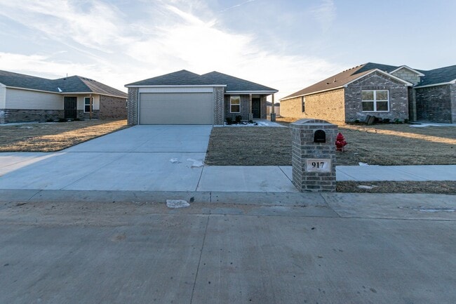 917 N 4th St in Perkins, OK - Building Photo - Building Photo