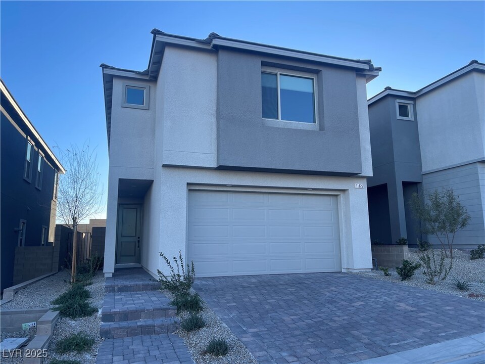 11825 Pied Harrier Ave in Las Vegas, NV - Building Photo