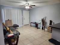 209 Lake Brook Cir, Unit 206 in Brandon, FL - Building Photo - Building Photo