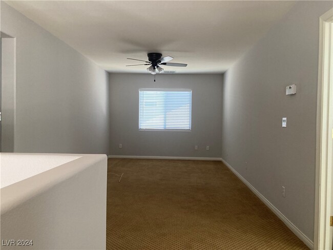 10015 Willowbrook Pond Rd in Las Vegas, NV - Building Photo - Building Photo