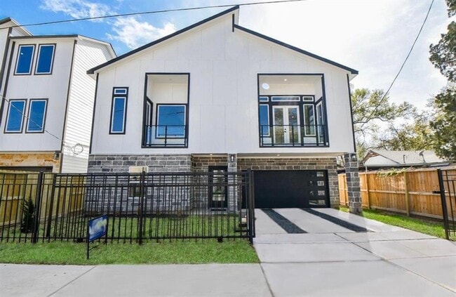 property at 811 Paul Quinn St