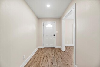 2219 Briarview Dr in Houston, TX - Building Photo - Building Photo