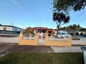 1825 NW 33rd Ave in Miami, FL - Building Photo - Building Photo