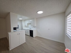 10815 Rose Ave in Los Angeles, CA - Building Photo - Building Photo