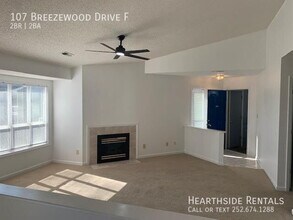 107 Breezewood Dr in Greenville, NC - Building Photo - Building Photo