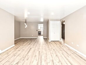 7202 W Wrightwood Ave in Elmwood Park, IL - Building Photo - Building Photo