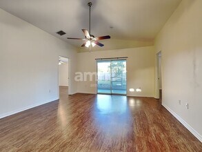 1621 Christa Ct in St. Cloud, FL - Foto de edificio - Building Photo