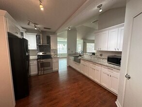 6409 Shady Green in San Antonio, TX - Building Photo - Building Photo